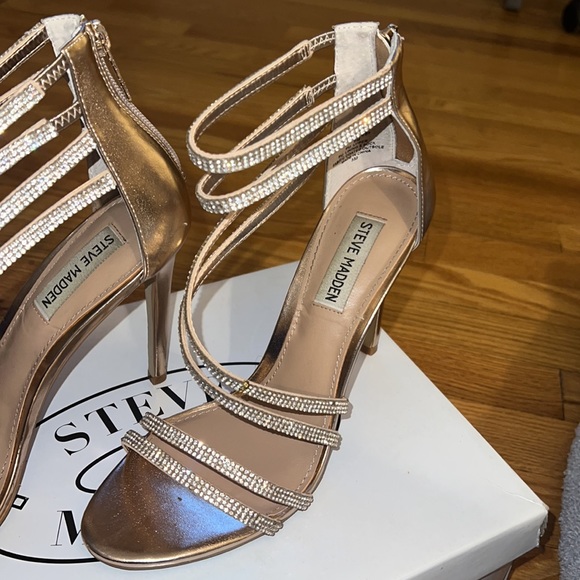 Steve Madden Rose Gold Heels - Picture 4 of 14